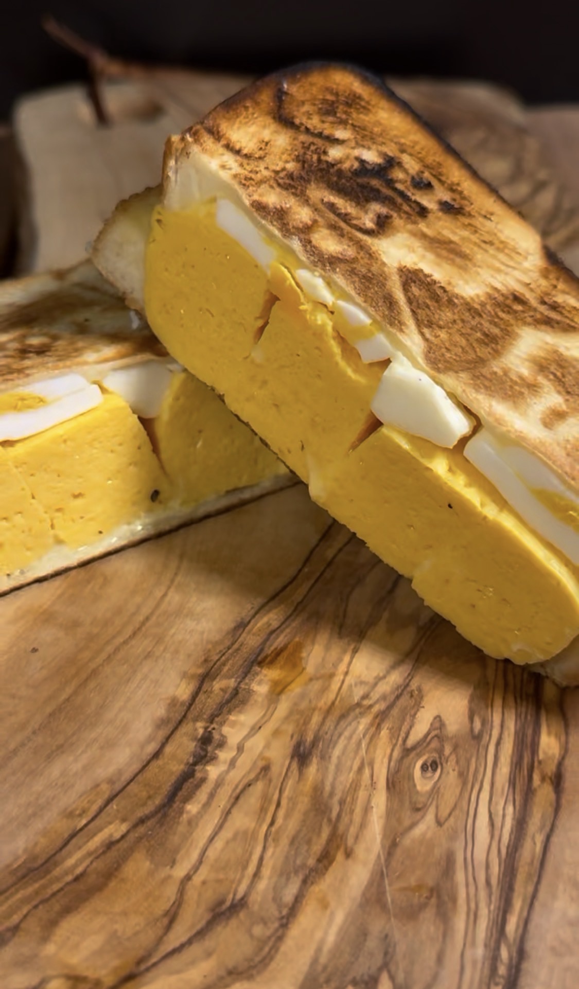 ローソンの卵3種類を使ったホットサンドを作ってみた｜卵づくしの贅沢サンド