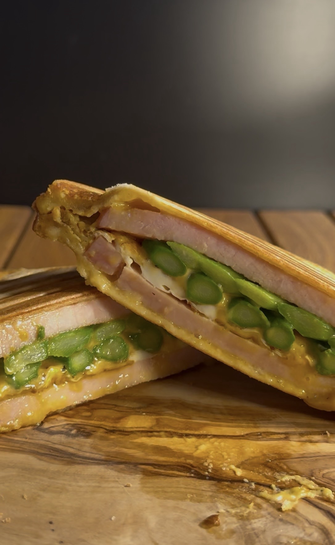 厚切りハムとアスパラのホットサンドを作ってみた｜朝食にもおすすめ
