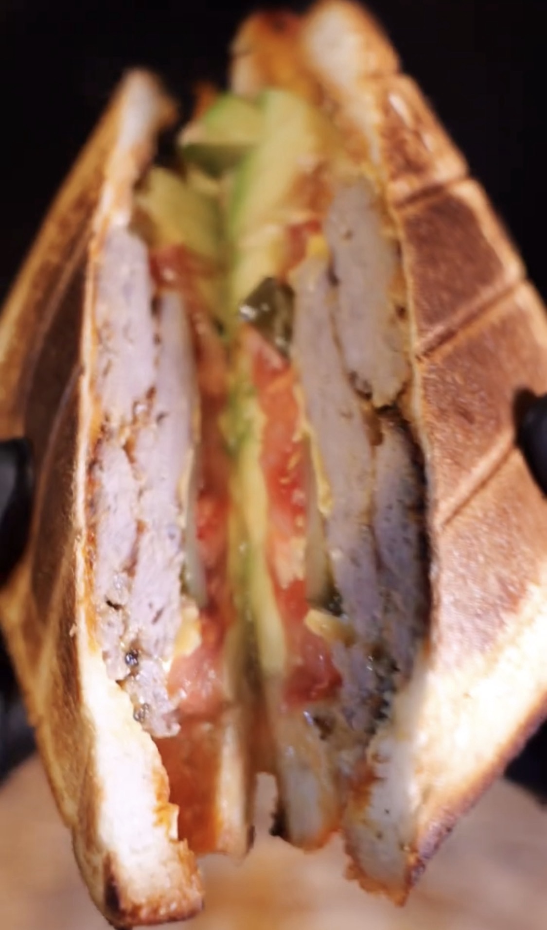 ホットサンドメーカーでスマッシュバーガーを作ってみた｜カリカリお肉ととろけるチーズの背徳サンド